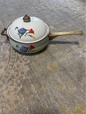 Vintage cottage grandma Regency enamel sauce pan